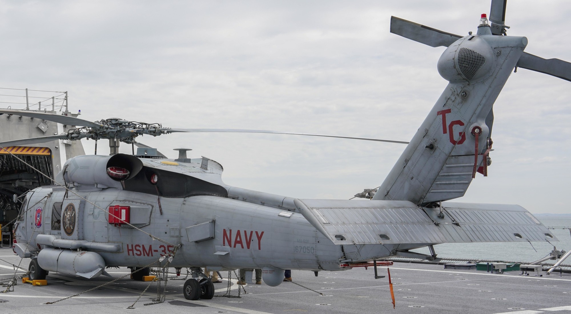 hsm-35 magicians helicopter maritime strike squadron mh-60r seahawk lcs-24 uss oakland singapore 71