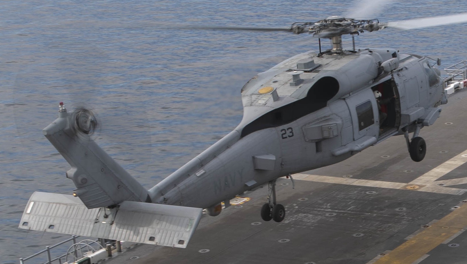 hsm-41 seahawks helicopter maritime strike squadron mh-60r navy lha-7 uss tripoli 25