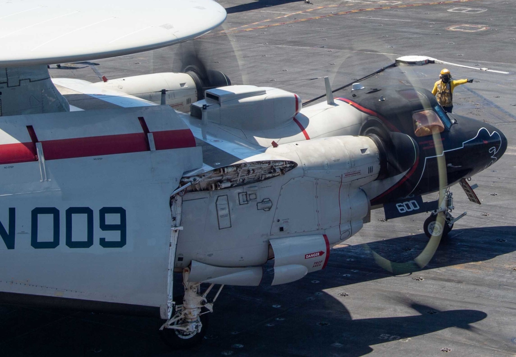 vaw-113 black eagles airborne command control squadron e-2d advanced hawkeye cvw-2 cvn-70 uss carl vinson 119