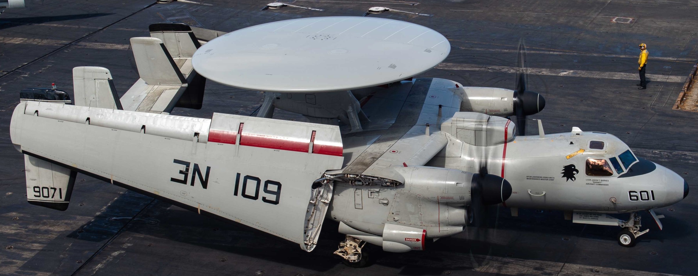 vaw-113 black eagles airborne command control squadron e-2d advanced hawkeye cvw-2 cvn-70 uss carl vinson 140