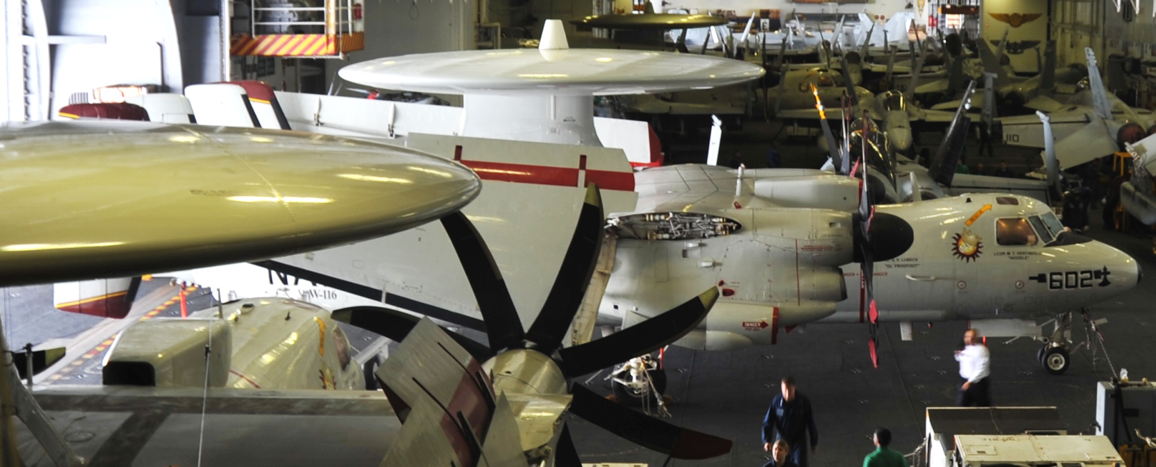 vaw-116 sun kings carrier airborne early warning squadron cvw-2 cvn-72 uss abraham lincoln hangar 2011 132