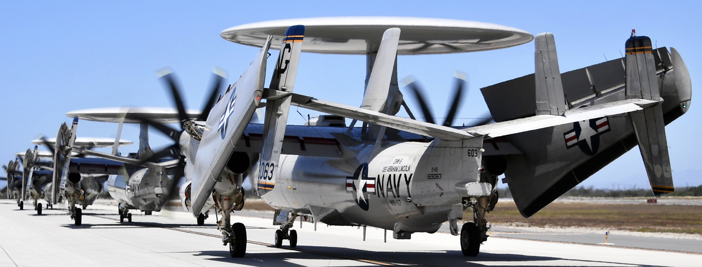 vaw-117 wallbangers airborne command control squadron e-2d advanced hawkeye 199