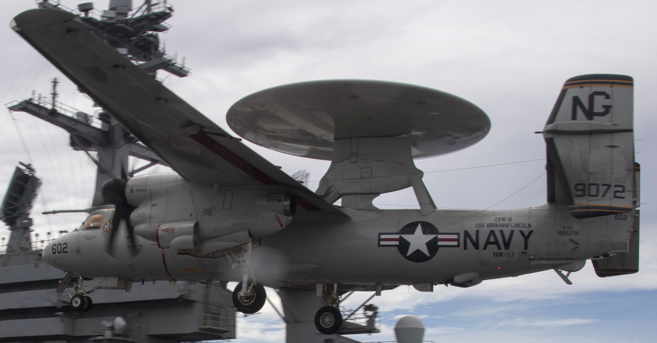 vaw-117 wallbangers airborne command control squadron e-2d advanced hawkeye cvw-9 cvn-72 uss abraham lincoln 211