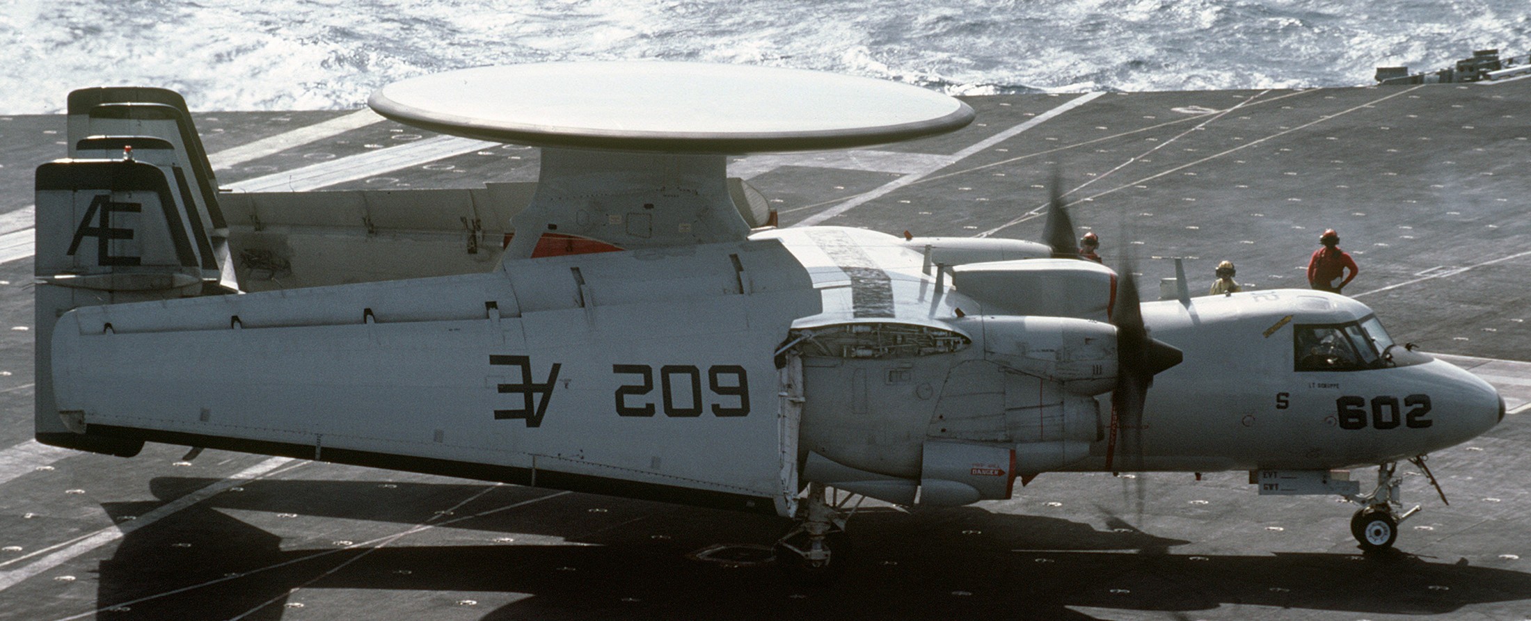 vaw-122 steeljaws carrier airborne early warning squadron e-2c hawkeye us navy cvw-6 cv-59 uss forrestal 1986 18