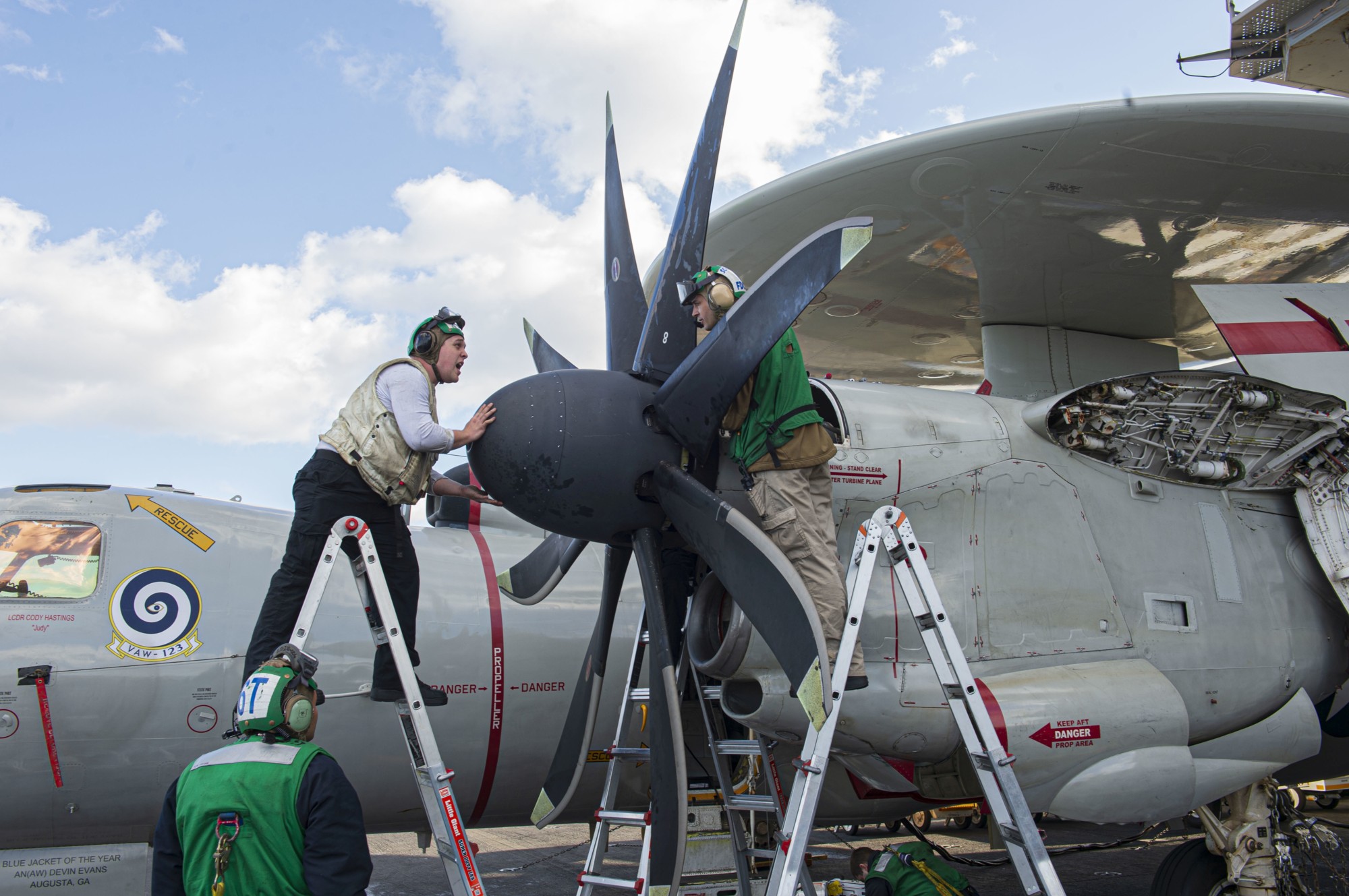 vaw-123 screwtops airborne command and control squadron cvw-3 cvn-69 uss dwight d. eisenhower 70