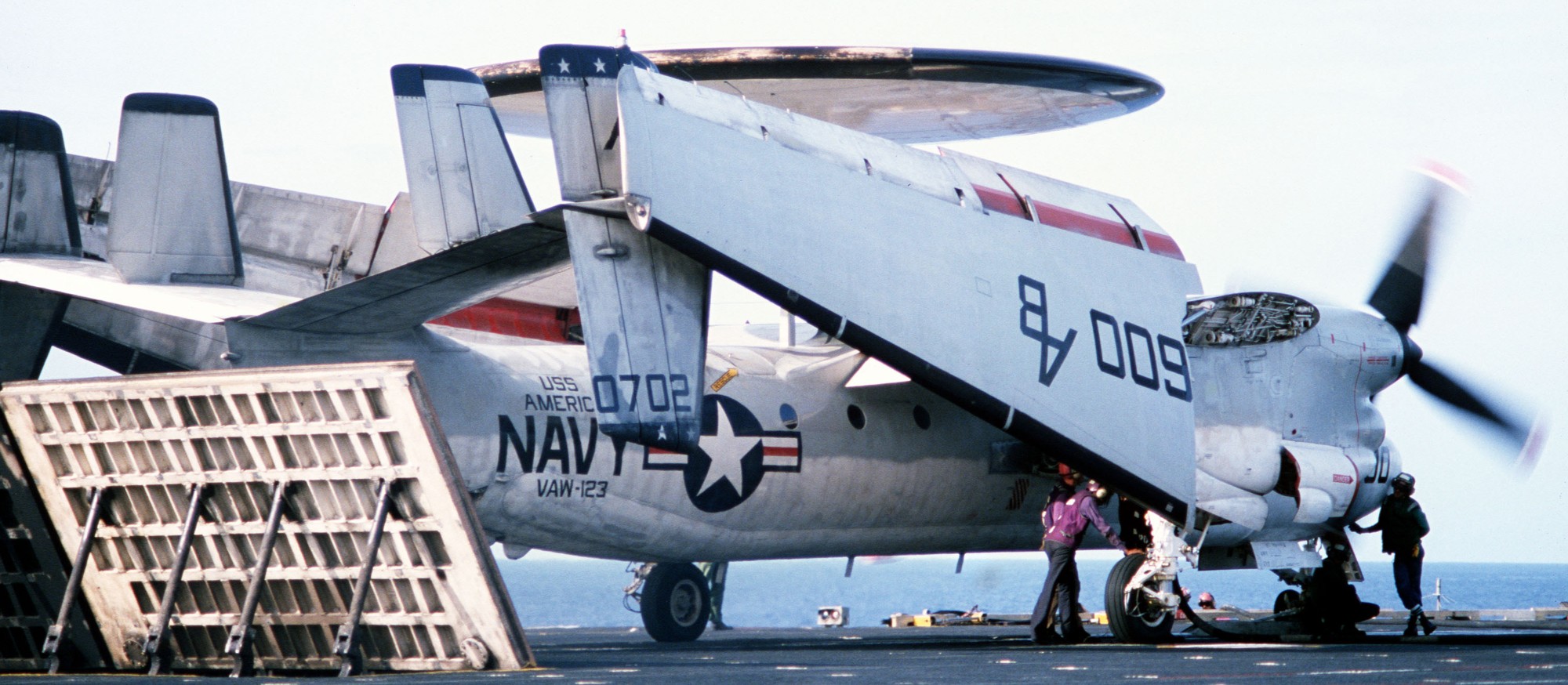 vaw-123 screwtops airborne command and control squadron cvw-1 cv-66 uss america 85