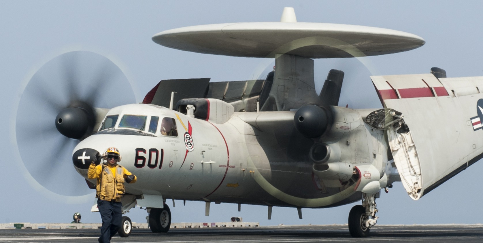 vaw-124 bear aces airborne command control squadron e-2c hawkeye cvn-77 uss george h. w. bush cvw-8 71