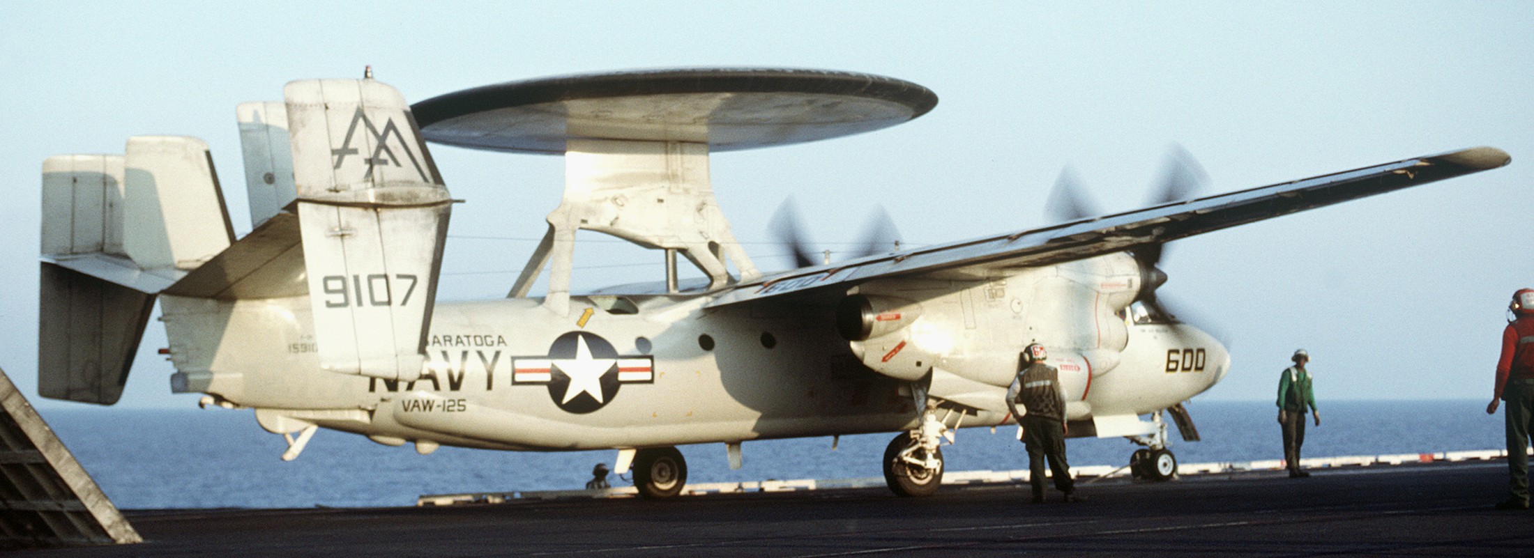 vaw-125 tigertails carrier airborne early warning squadron e-2c hawkeye cvw-17 cv-60 uss saratoga 1992 02