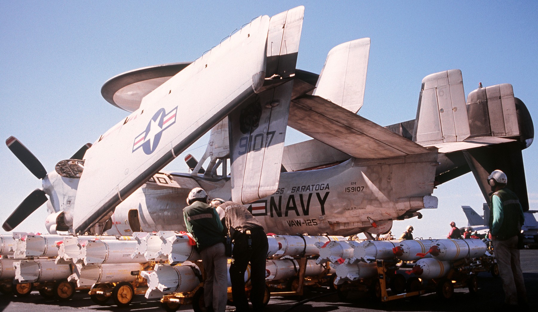 vaw-125 tigertails carrier airborne early warning squadron e-2c hawkeye cvw-17 cv-60 uss saratoga desert storm 1991 05