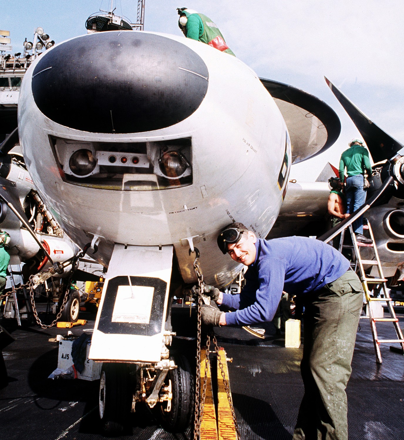 vaw-125 tigertails carrier airborne early warning squadron e-2c hawkeye cvw-17 cv-60 uss saratoga 07