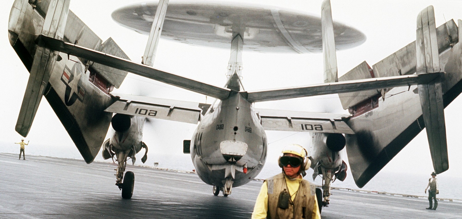 vaw-125 tigertails carrier airborne early warning squadron e-2c hawkeye cv-60 uss saratoga desert storm 1991 09