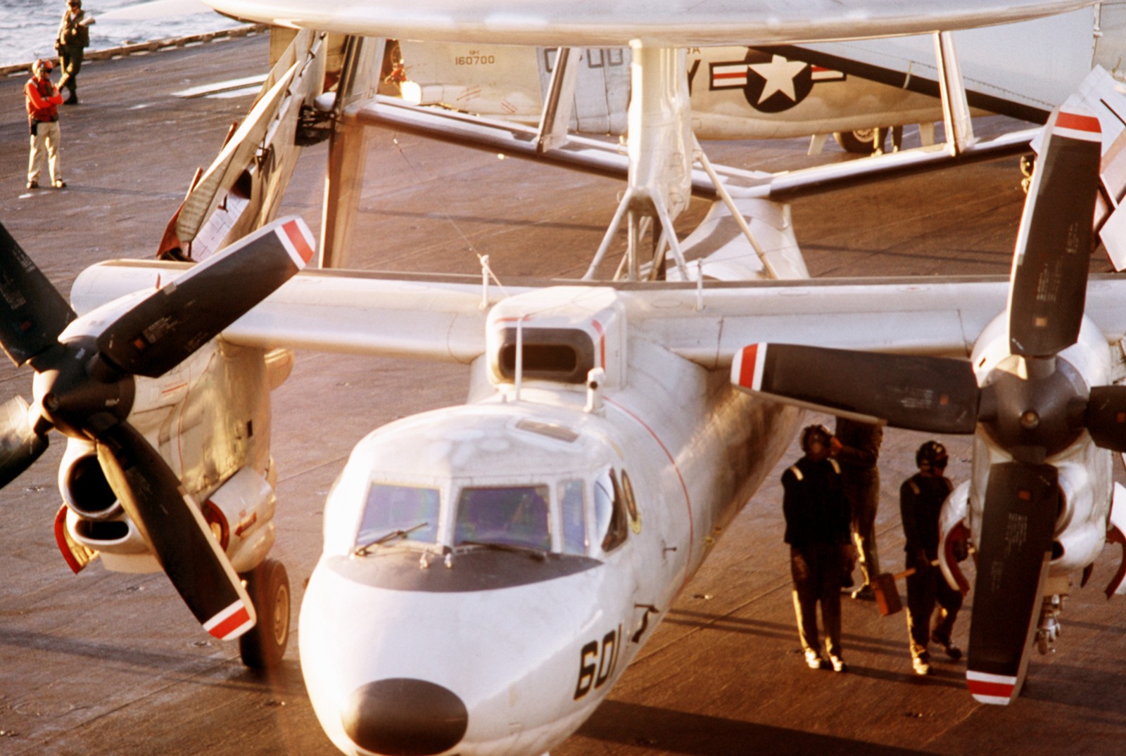 vaw-125 tigertails carrier airborne early warning squadron e-2c hawkeye cvw-17 cv-60 uss saratoga 10