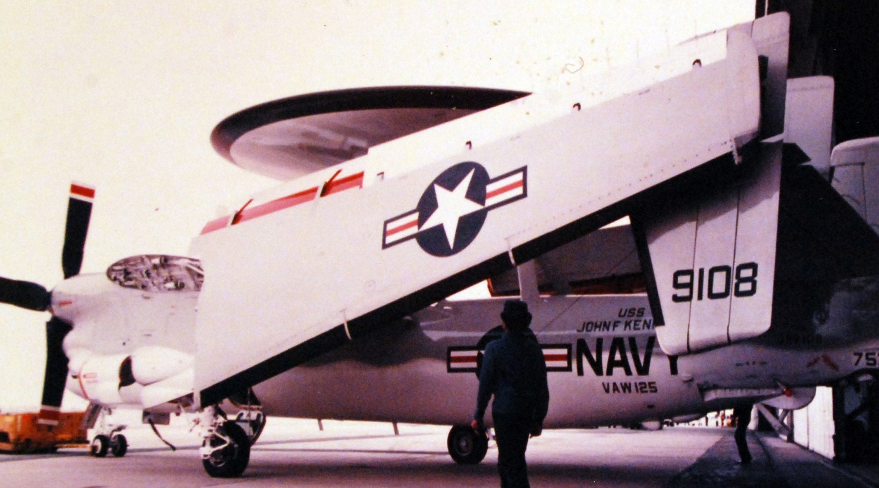 vaw-125 tigertails carrier airborne early warning squadron e-2c hawkeye nas norfolk virginia 1974 18