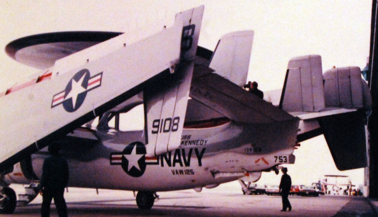 vaw-125 tigertails carrier airborne early warning squadron e-2c hawkeye nas norfolk virginia 19