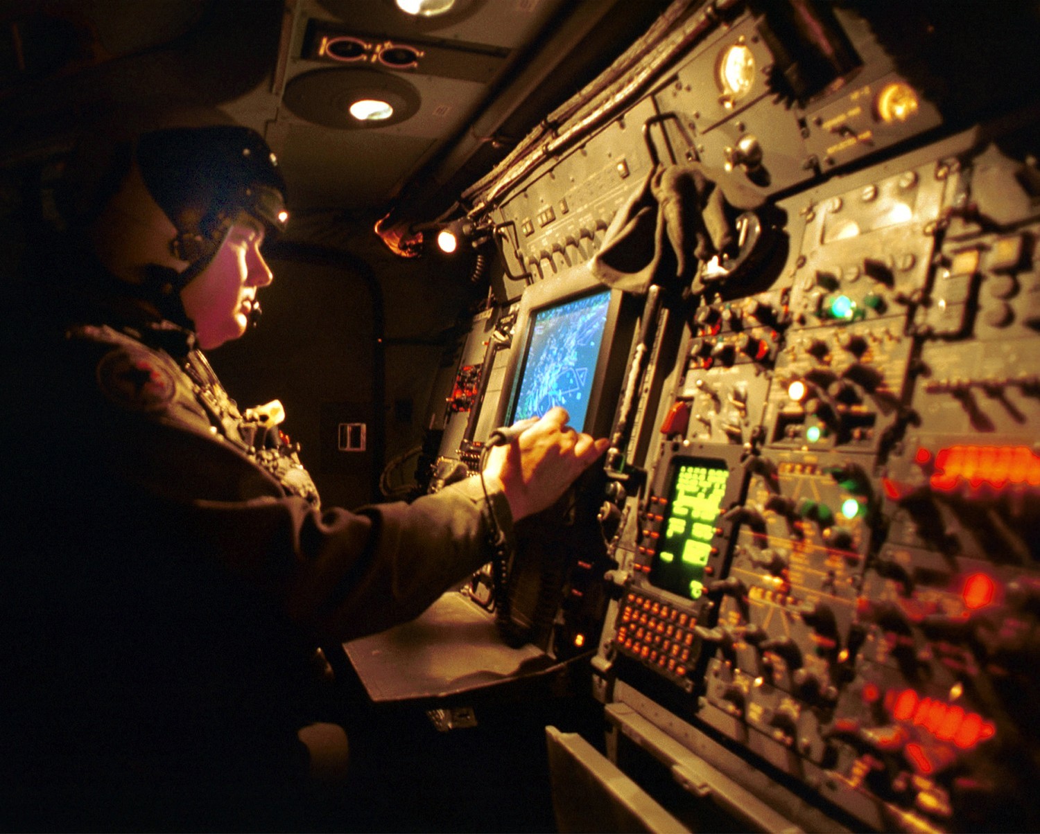 vaw-125 tigertails carrier airborne early warning squadron e-2c hawkeye nas fallon nevada inside view 40