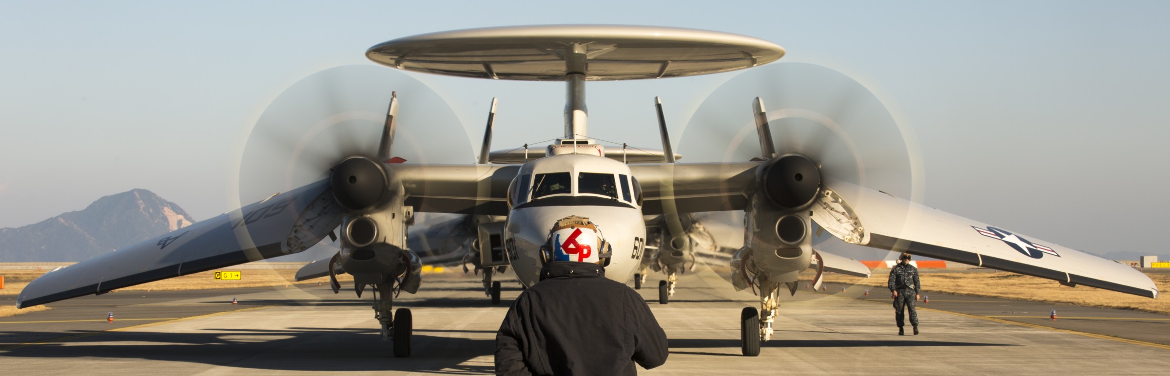 vaw-125 tigertails carrier airborne early warning squadron e-2d advanced hawkeye mcas iwakuni japan 76