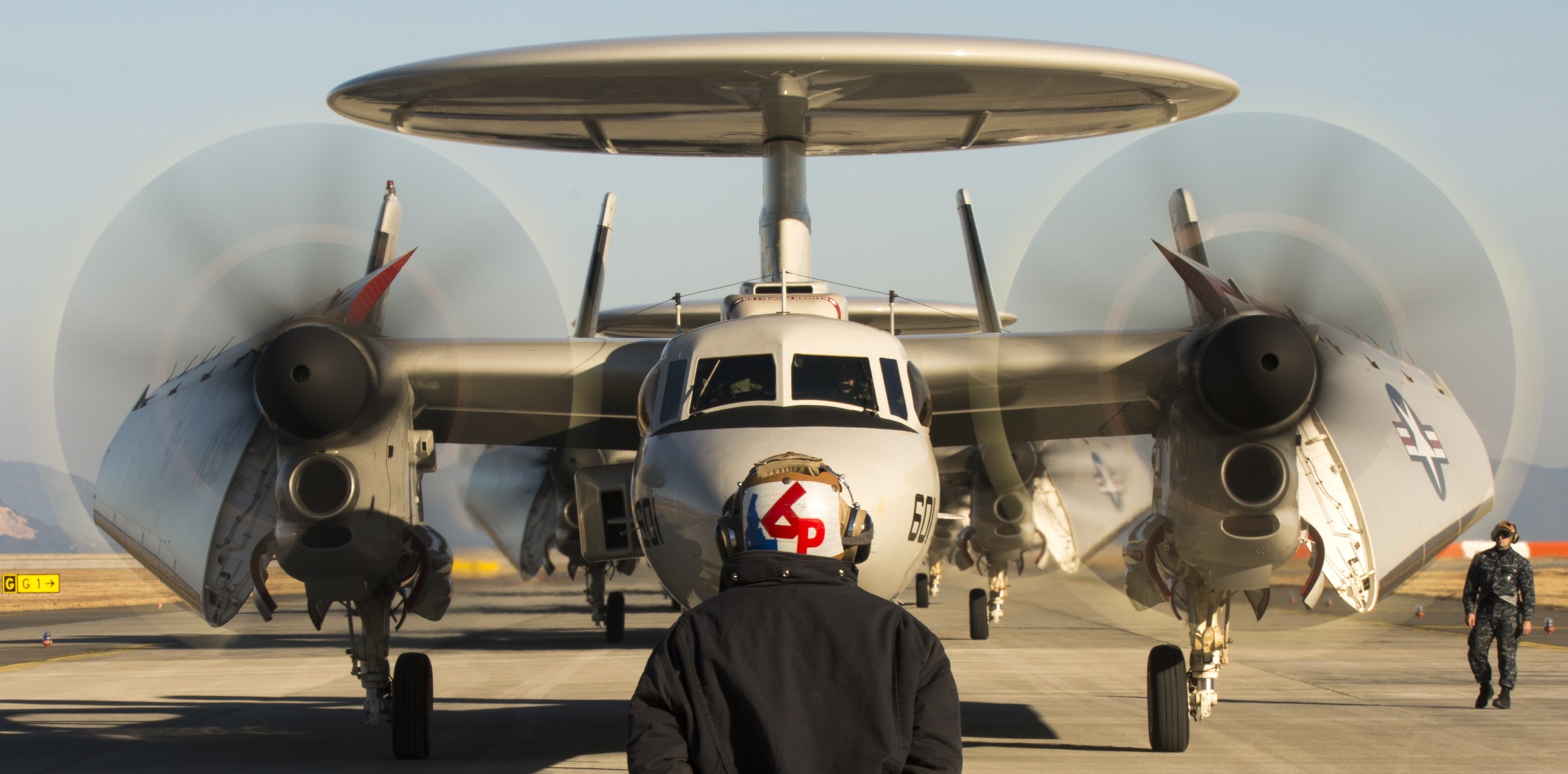 vaw-125 tigertails carrier airborne early warning squadron e-2d advanced hawkeye mcas iwakuni japan 77