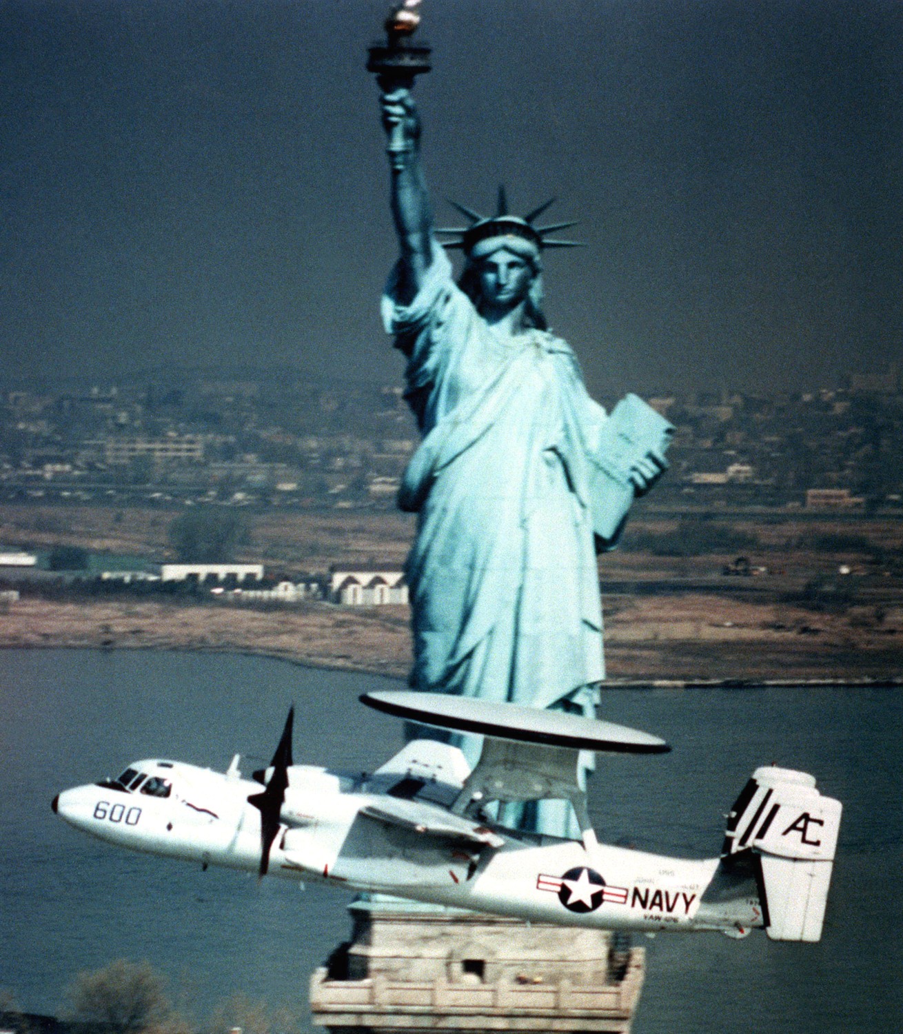 vaw-126 seahawks carrier airborne early warning squadron e-2c hawkeye cvw-3 new york city 08