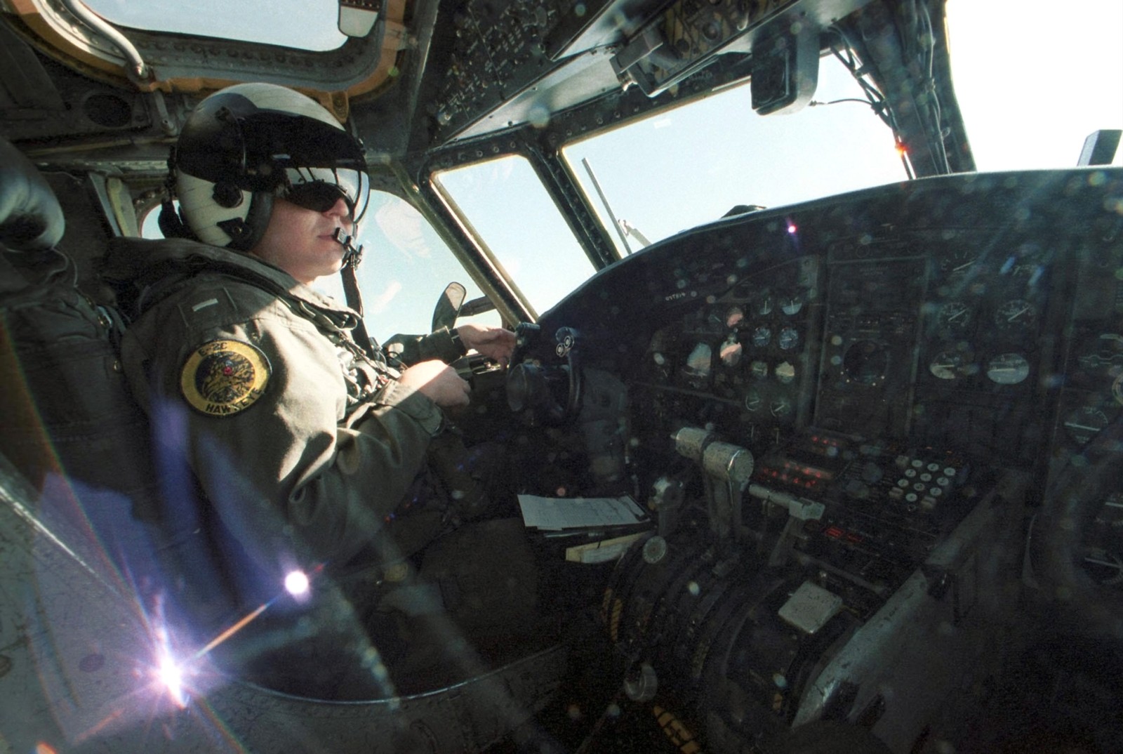 vaw-126 seahawks carrier airborne early warning squadron e-2c hawkeye cvw-3 cvn-75 uss harry s. truman cockpit view 2001 24