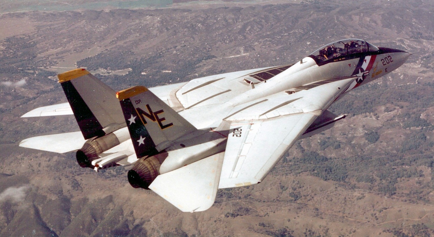 vf-2 bounty hunters fighter squadron fitron f-14a tomcat carrier air wing cvw-2 66