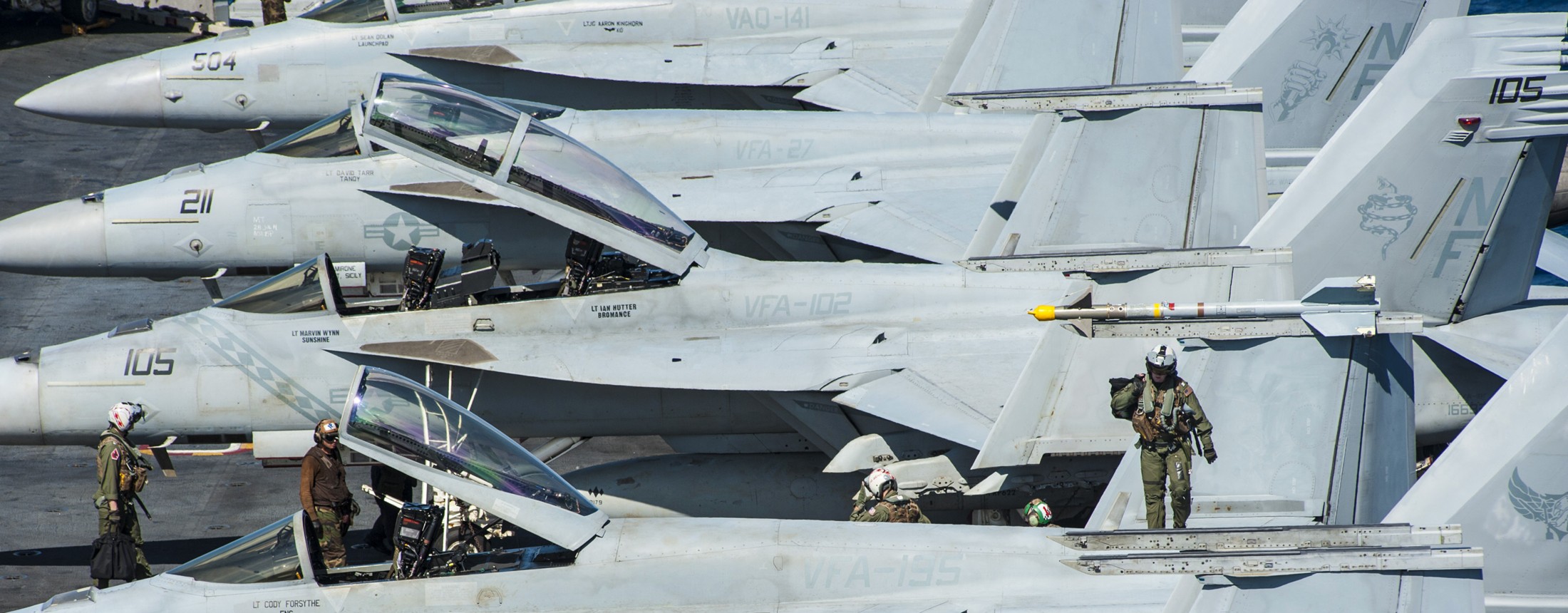 vfa-102 diamondbacks strike fighter squadron f/a-18f super hornet cvw-5 cvn-73 uss george washington 10