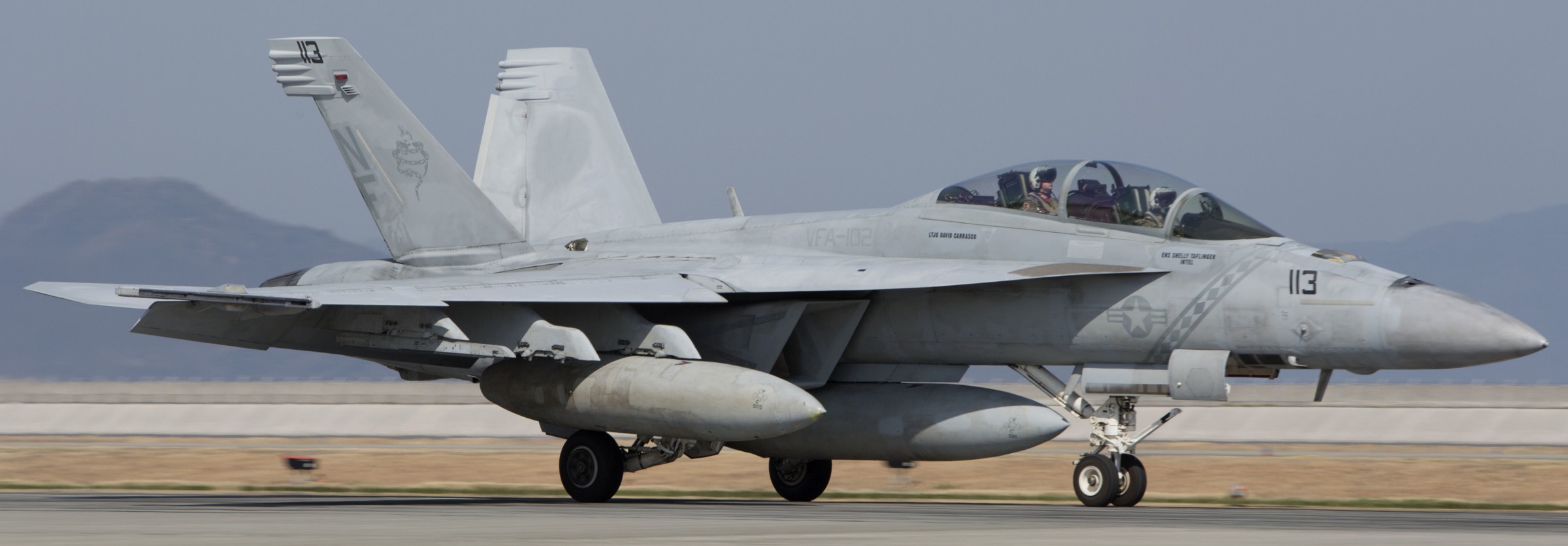 vfa-102 diamondbacks strike fighter squadron f/a-18f super hornet mcas iwakuni japan 19