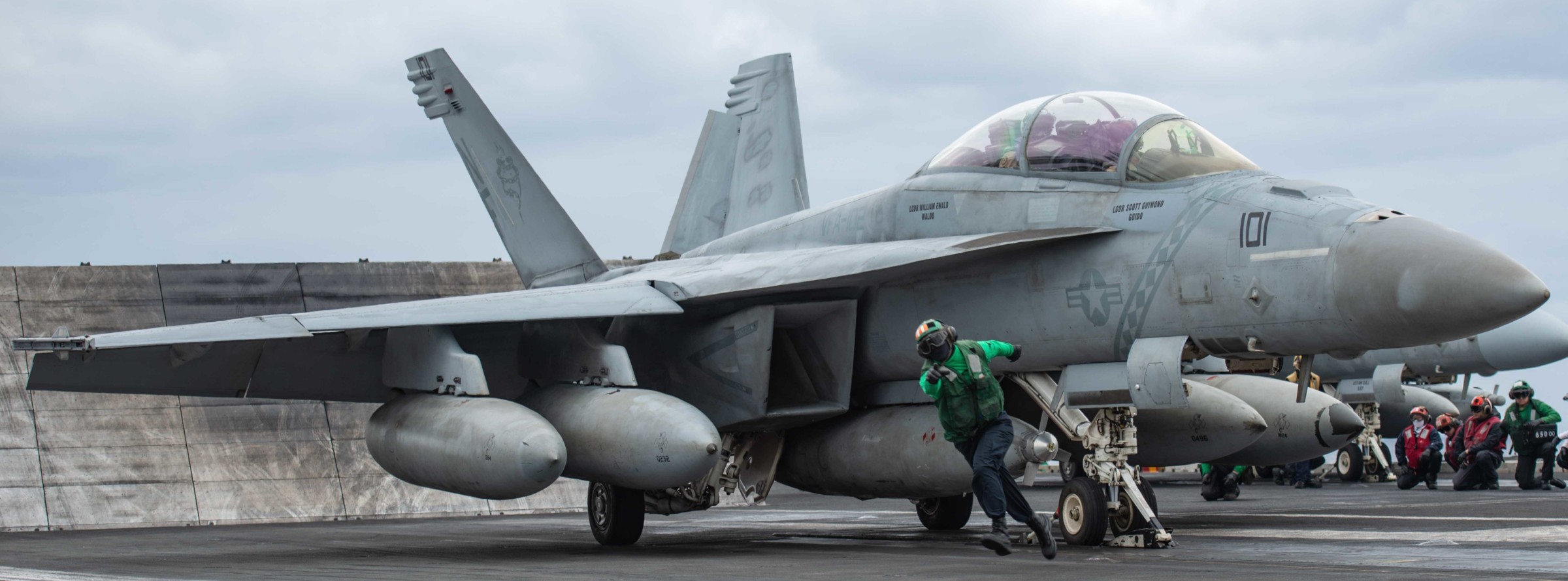 vfa-102 diamondbacks strike fighter squadron f/a-18f super hornet cvw-5 cvn-76 uss ronald reagan 2019 23