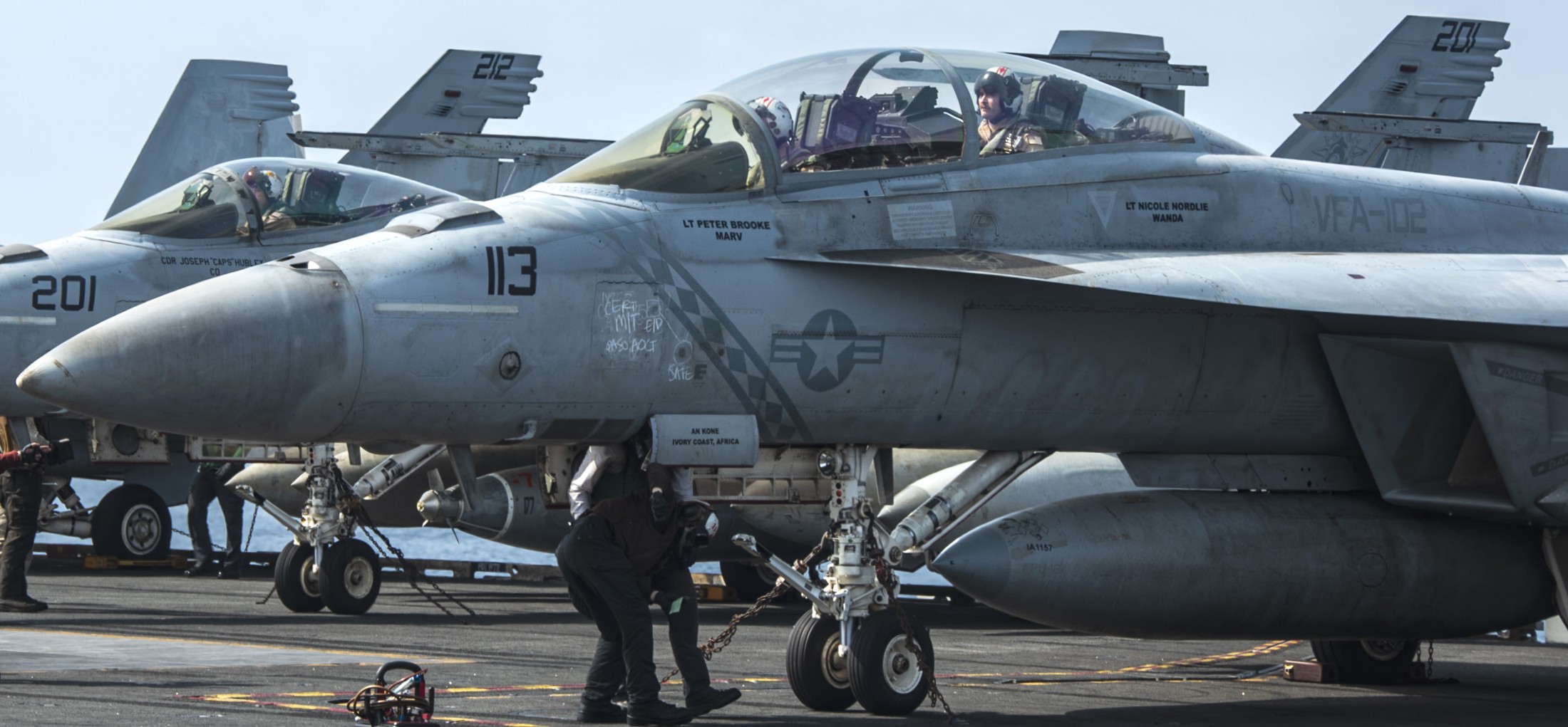 vfa-102 diamondbacks strike fighter squadron f/a-18f super hornet cvw-5 cvn-76 uss ronald reagan 41