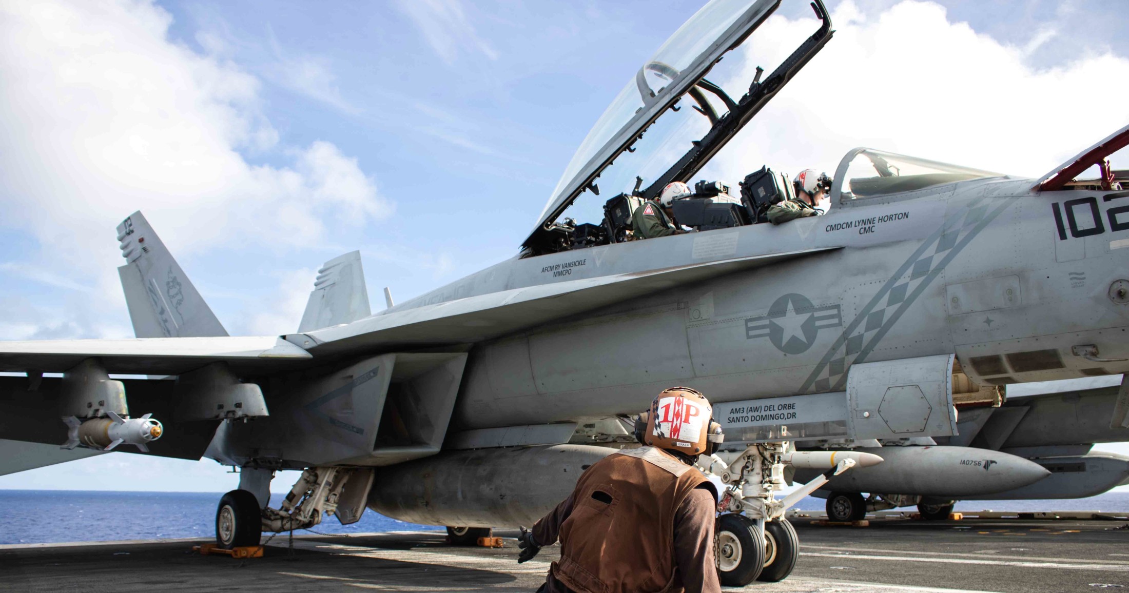 vfa-102 diamondbacks strike fighter squadron f/a-18f super hornet cvw-5 cvn-76 uss ronald reagan 48