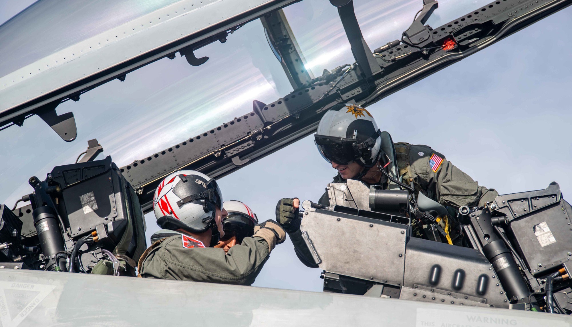 vfa-102 diamondbacks strike fighter squadron f/a-18f super hornet cvw-5 cvn-76 uss ronald reagan cockpit 49