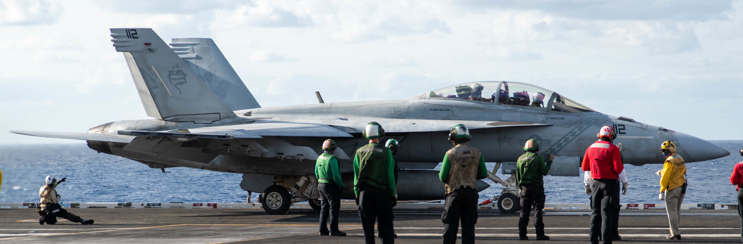 vfa-102 diamondbacks strike fighter squadron f/a-18f super hornet cvw-5 cvn-76 uss ronald reagan 54