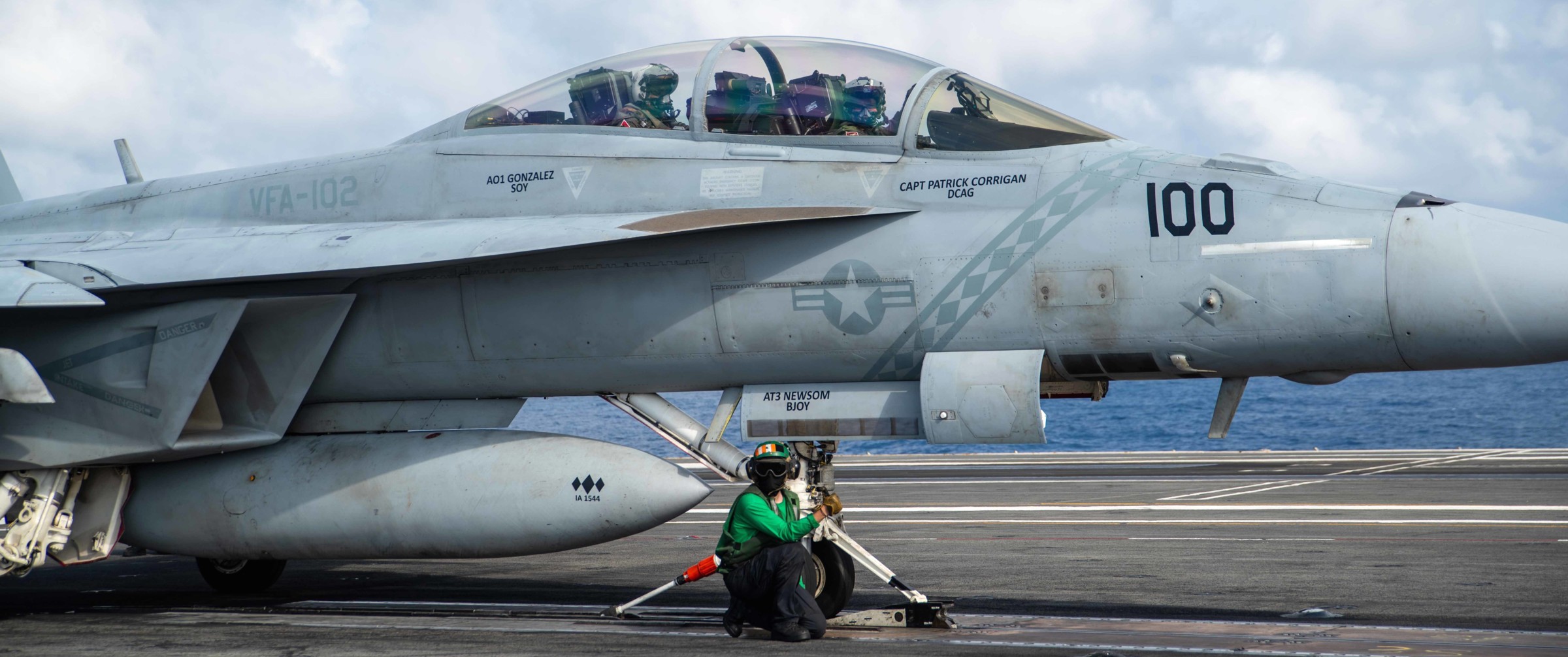 vfa-102 diamondbacks strike fighter squadron f/a-18f super hornet cvw-5 cvn-76 uss ronald reagan 56