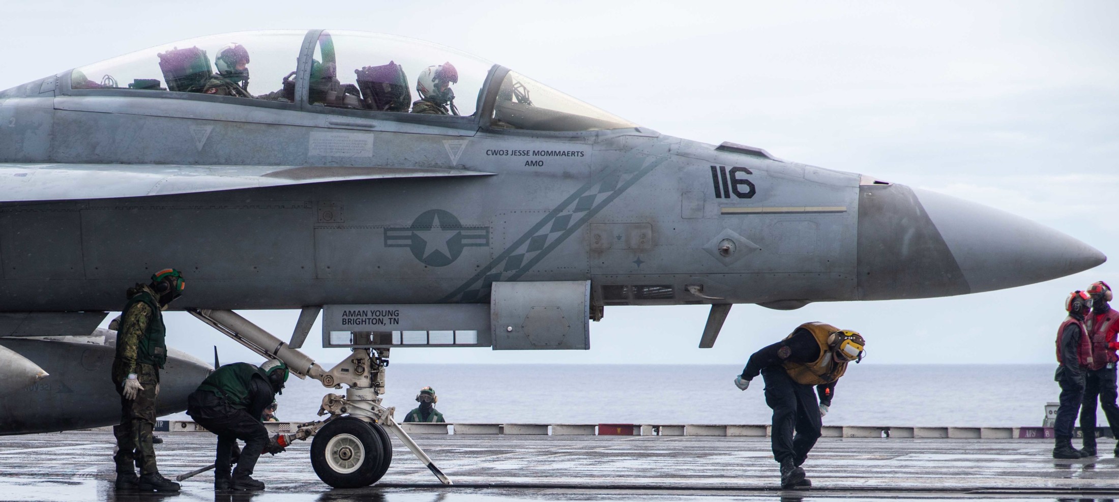 vfa-102 diamondbacks strike fighter squadron f/a-18f super hornet cvw-5 cvn-76 uss ronald reagan 58