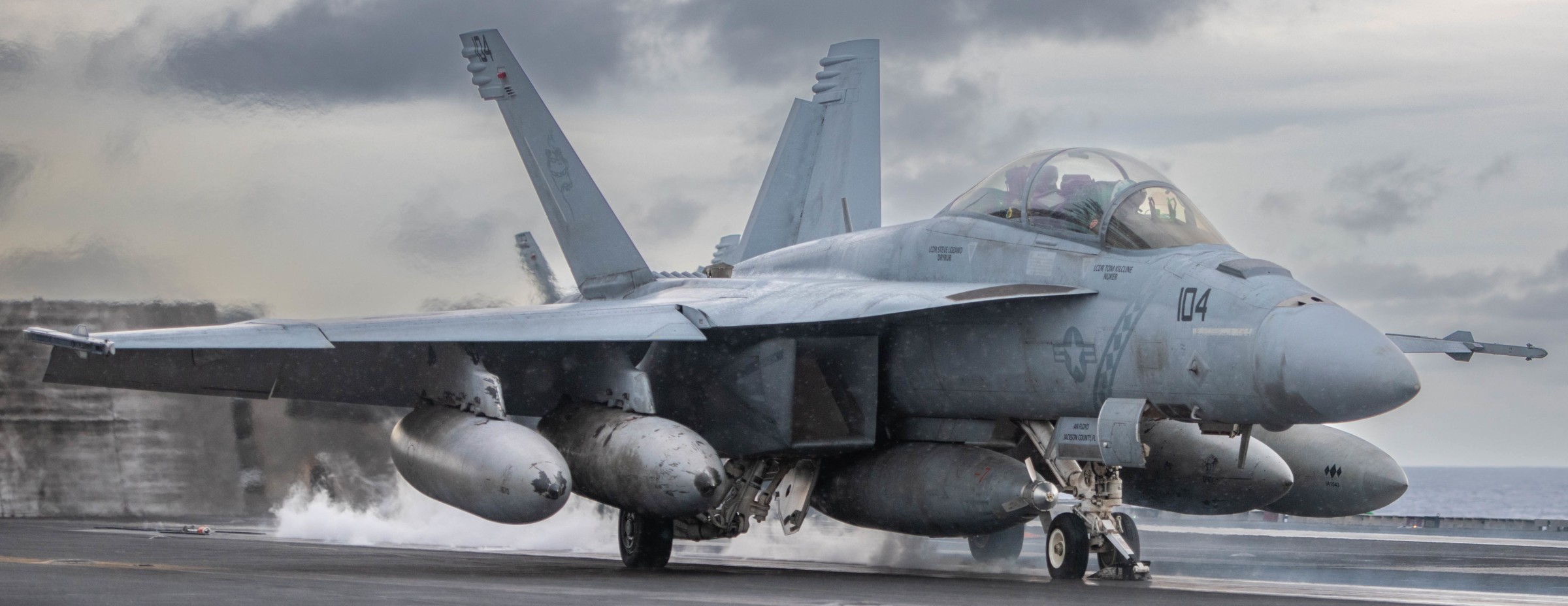 vfa-102 diamondbacks strike fighter squadron f/a-18f super hornet cvw-5 cvn-76 uss ronald reagan 60