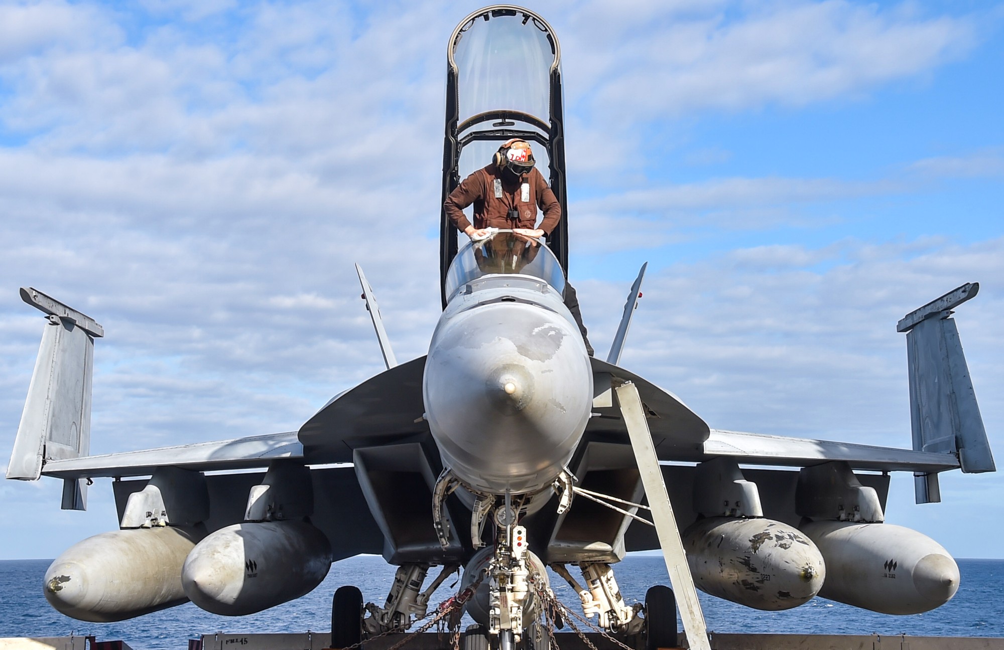 vfa-102 diamondbacks strike fighter squadron f/a-18f super hornet cvw-5 cvn-76 uss ronald reagan 64