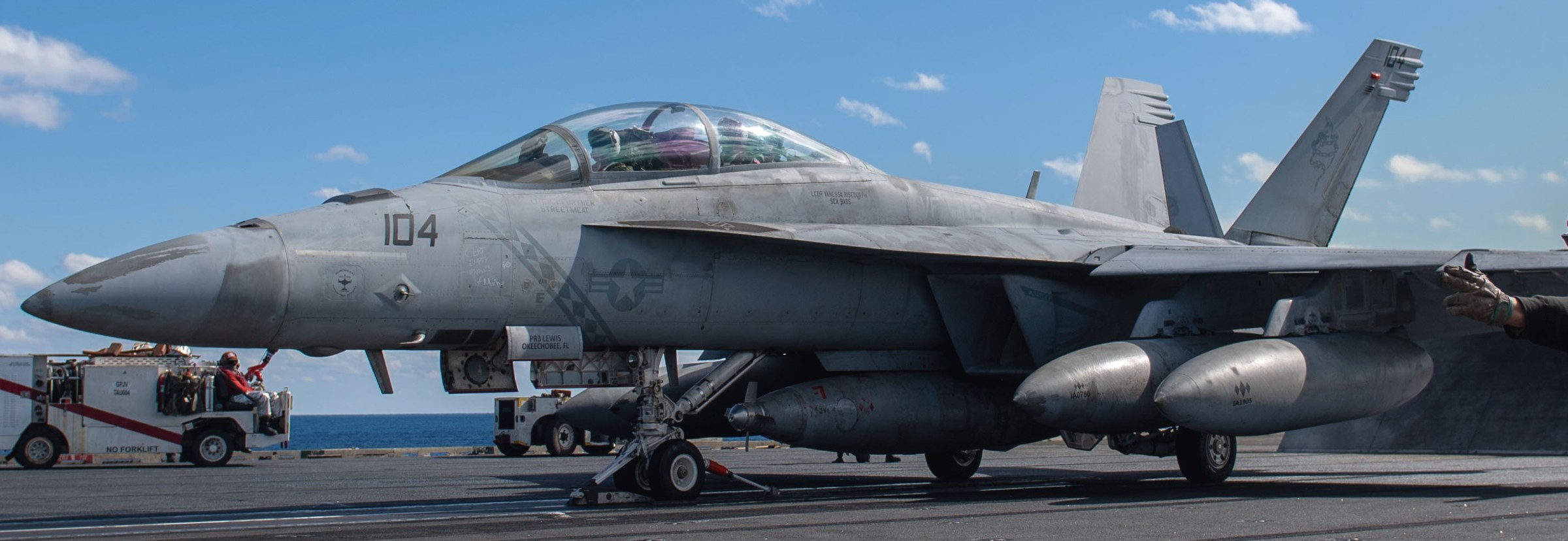 vfa-102 diamondbacks strike fighter squadron f/a-18f super hornet cvw-5 cvn-76 uss ronald reagan 69