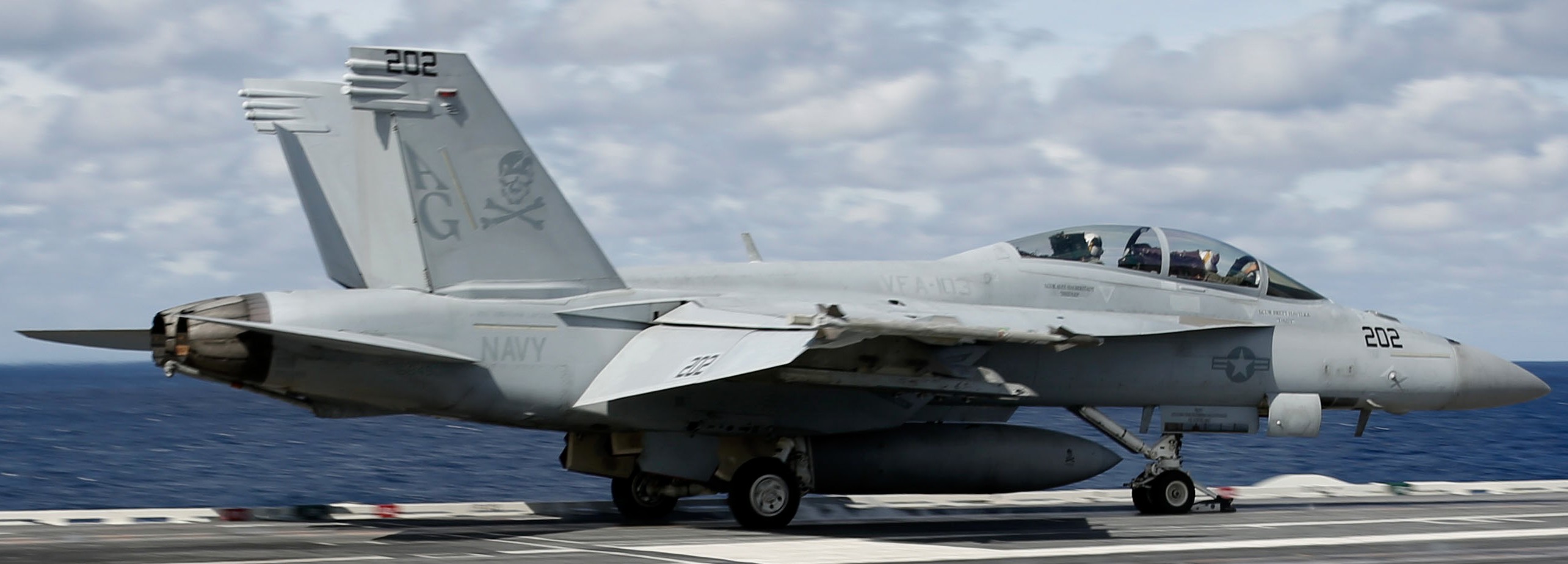 vfa-103 jolly rogers strike fighter squadron f/a-18f super hornet cvw-7 cvn-72 uss abraham lincoln 47