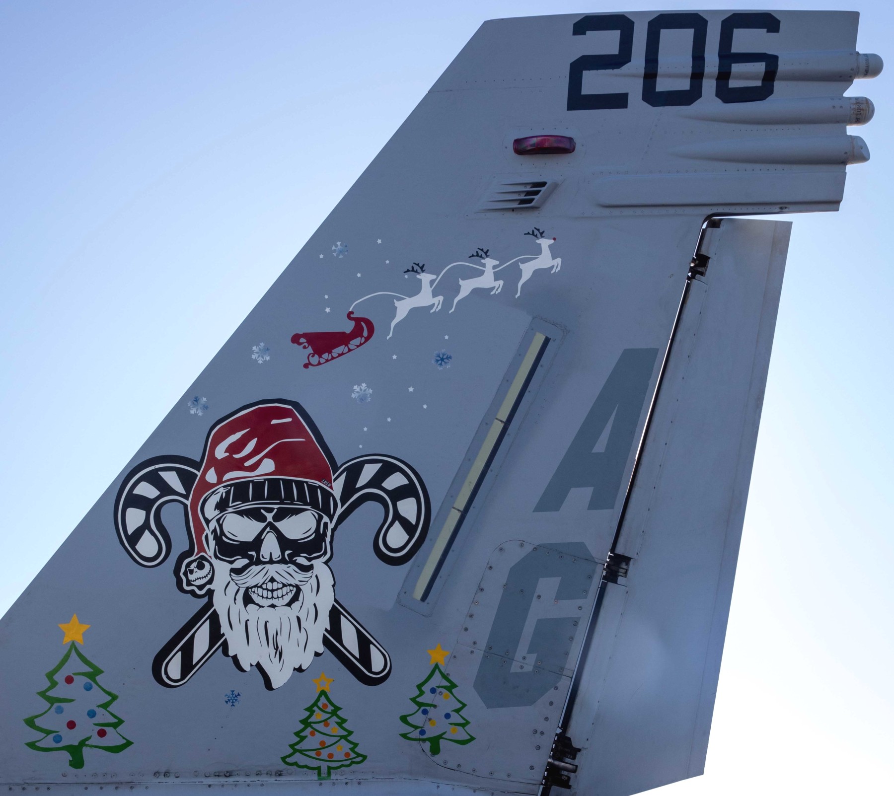 vfa-103 jolly rogers strike fighter squadron f/a-18f super hornet cvw-7 christmas livery painting 2022 86