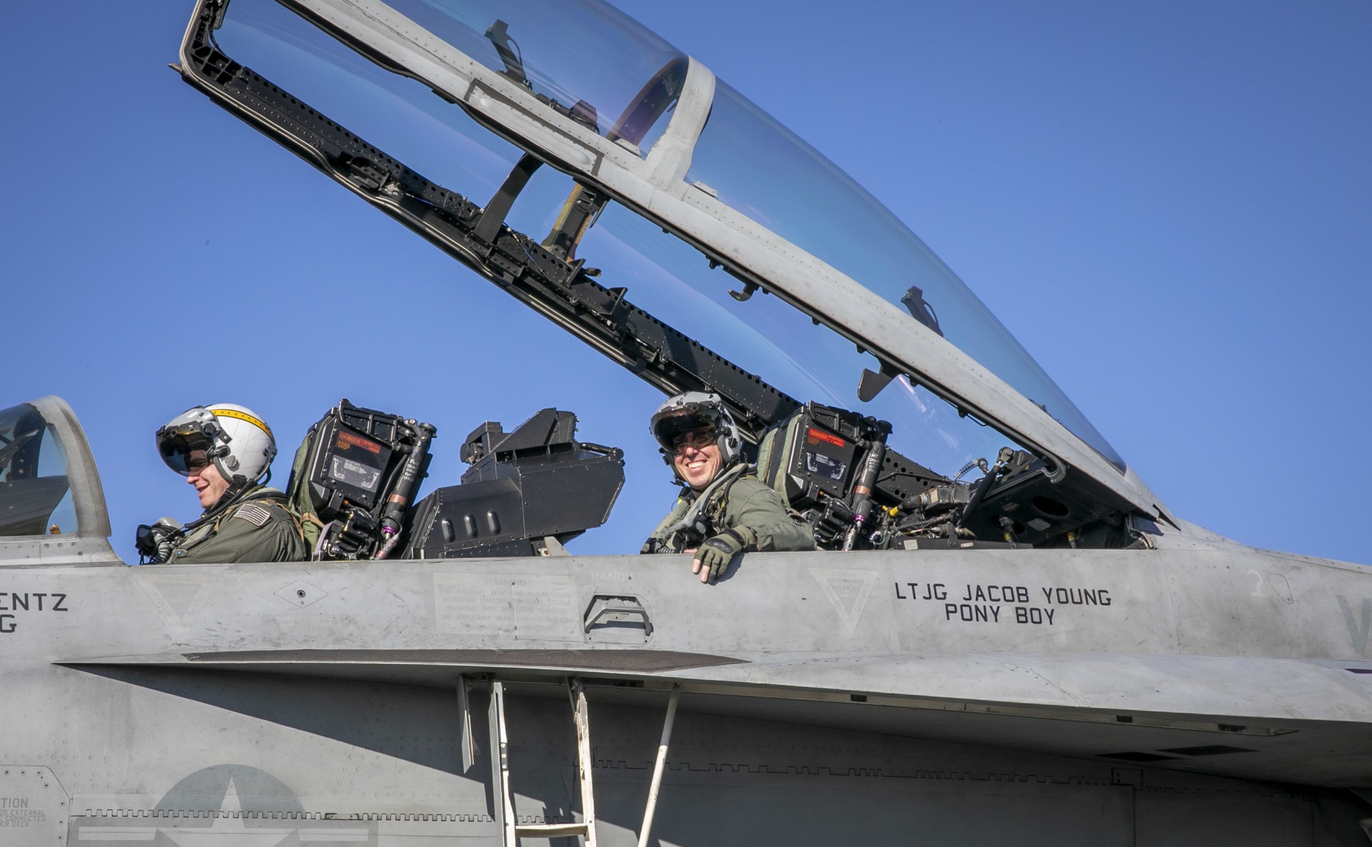 vfa-103 jolly rogers strike fighter squadron f/a-18f super hornet cvw-7 cvn-77 uss george h. w. bush cockpit view 89