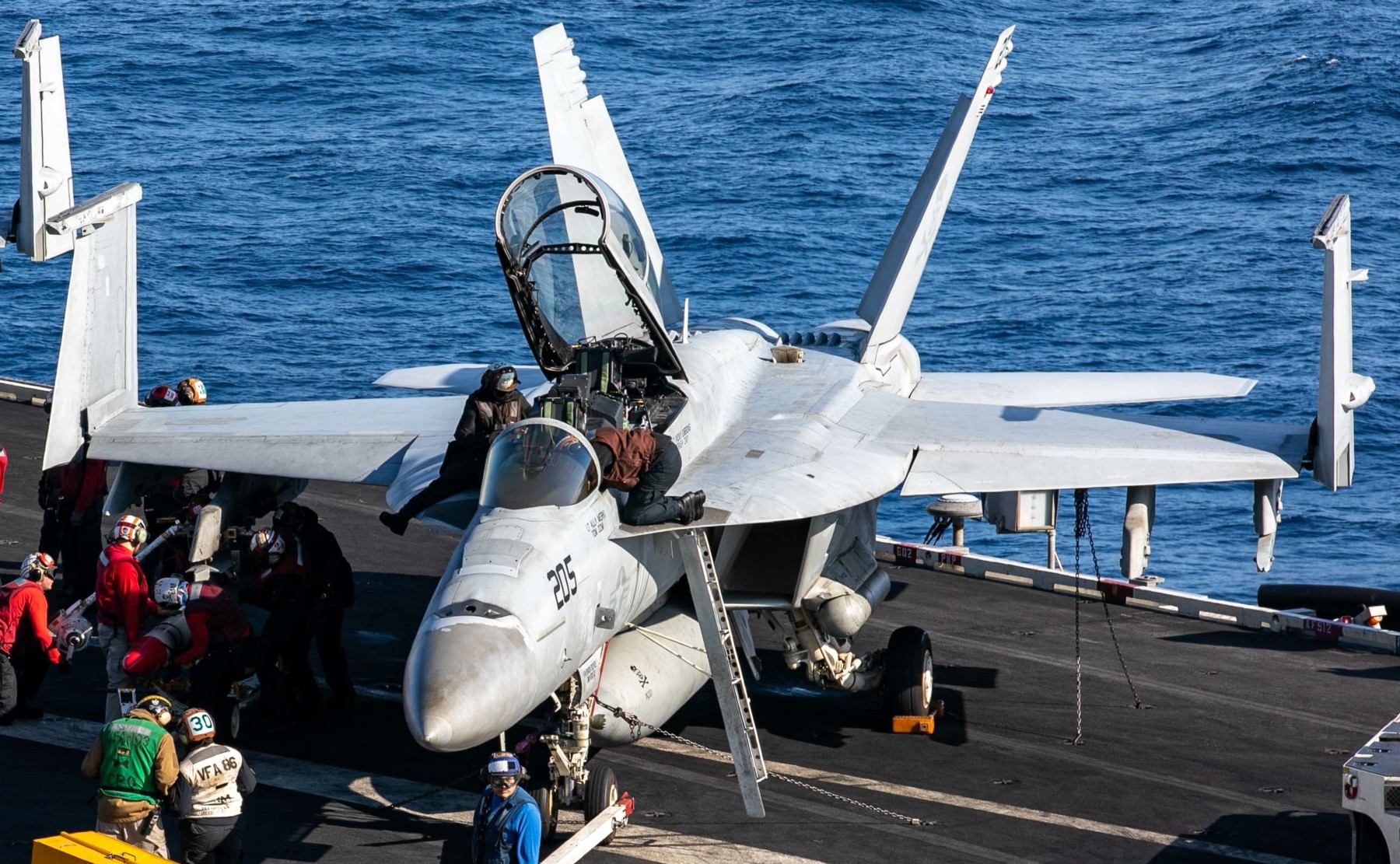 vfa-103 jolly rogers strike fighter squadron f/a-18f super hornet cvw-7 cvn-77 uss george h. w. bush 92