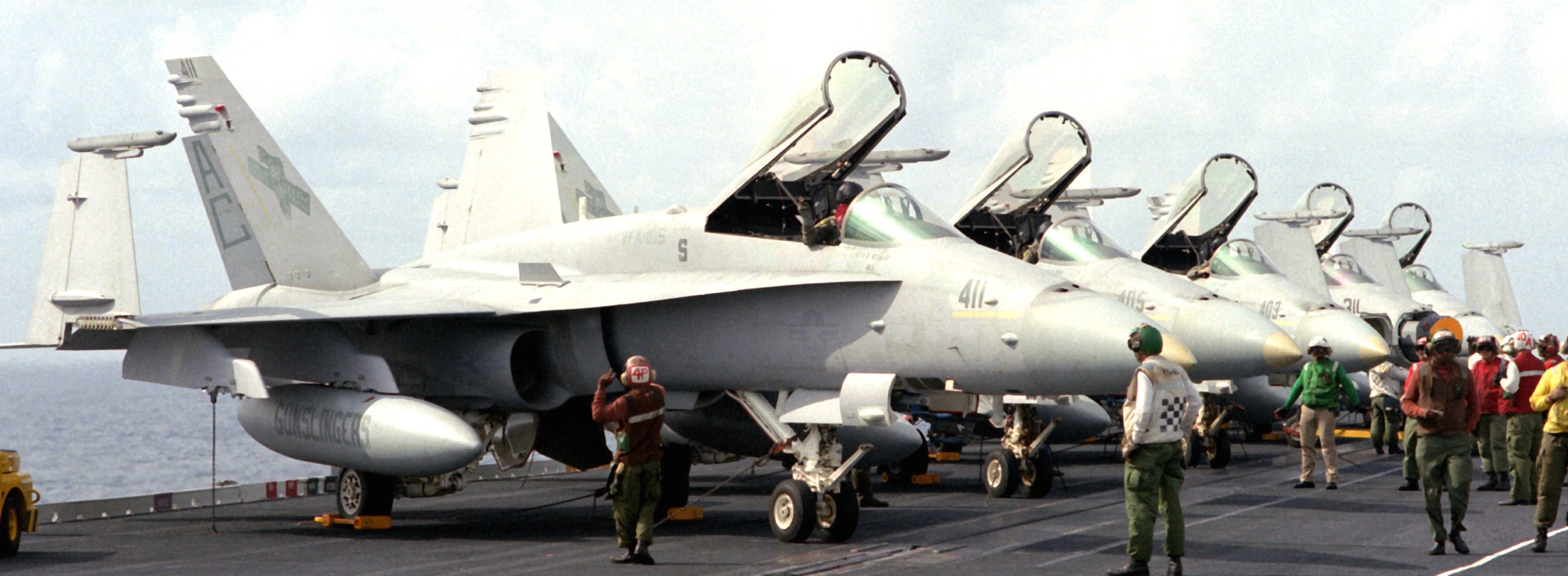 vfa-105 gunslingers strike fighter squadron f/a-18c hornet cvw-3 cv-67 uss john f. kennedy 1991 02