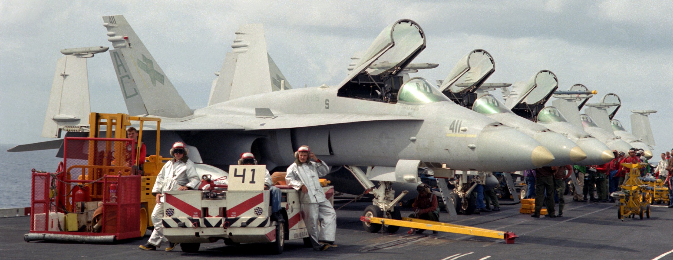 vfa-105 gunslingers strike fighter squadron f/a-18c hornet cvw-3 cv-67 uss john f. kennedy 03