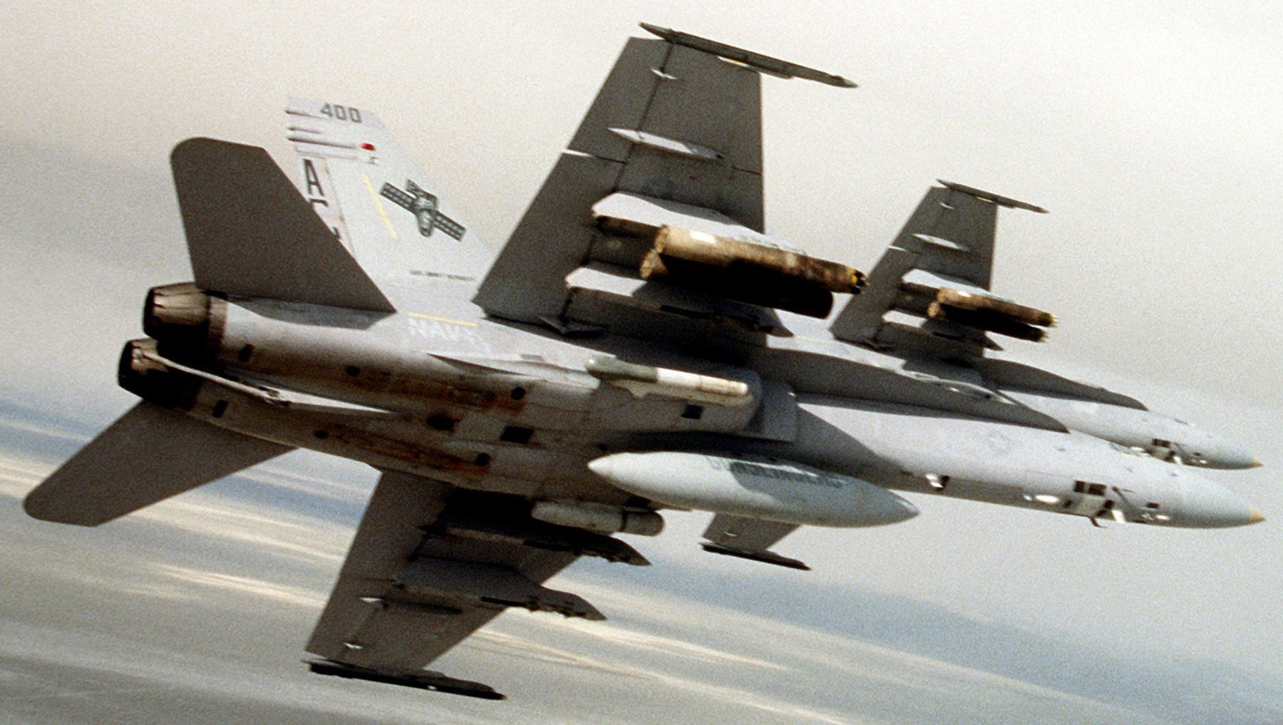 vfa-105 gunslingers strike fighter squadron f/a-18c hornet cvw-3 cv-67 uss john f. kennedy 1992 06