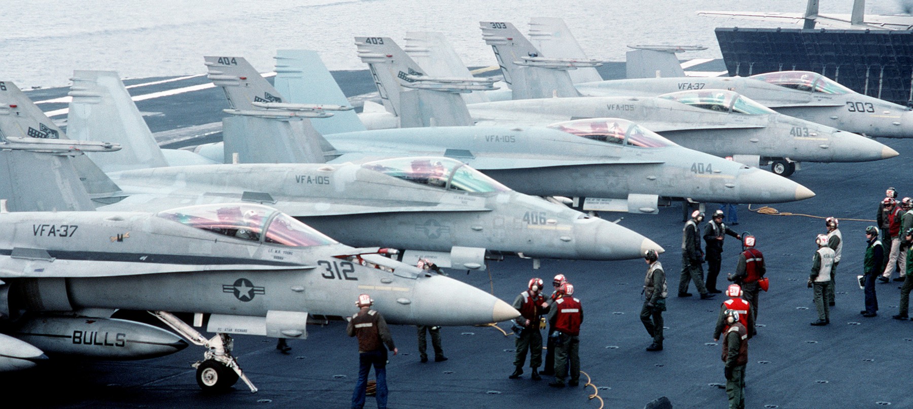 vfa-105 gunslingers strike fighter squadron f/a-18c hornet cvw-3 cv-67 uss john f. kennedy 1993 07