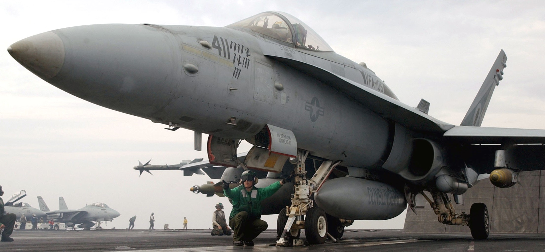 vfa-105 gunslingers strike fighter squadron f/a-18c hornet cvw-3 cvn-75 uss harry s. truman 19