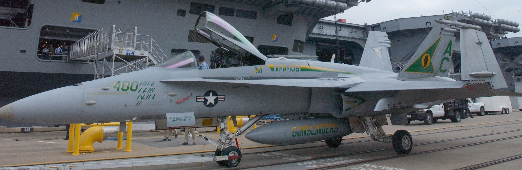 vfa-105 gunslingers strike fighter squadron f/a-18c hornet cvn-76 uss ronald reagan 26