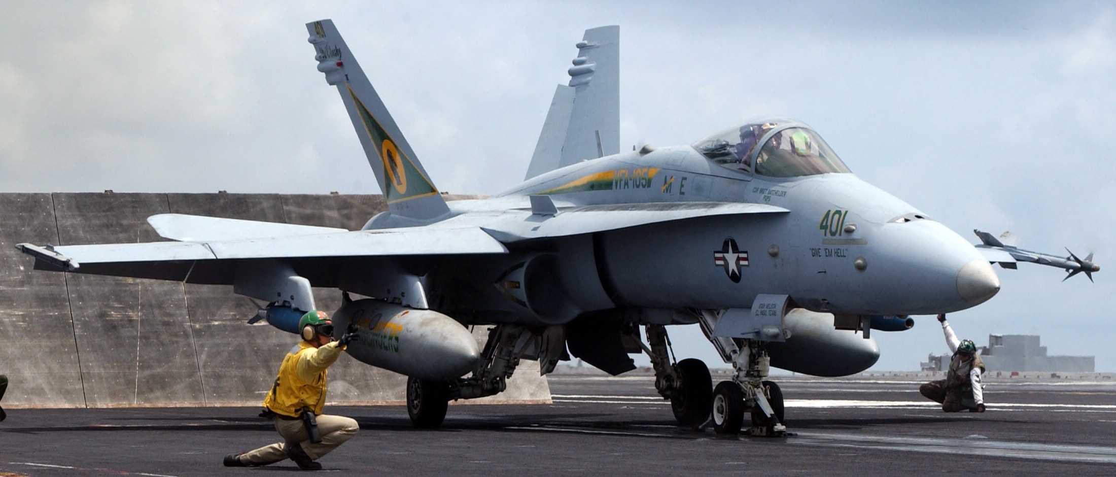 vfa-105 gunslingers strike fighter squadron f/a-18c hornet cvw-3 cvn-75 uss harry s. truman 27