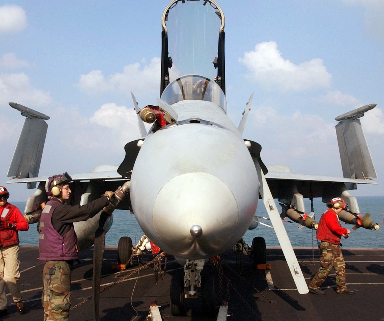 vfa-105 gunslingers strike fighter squadron f/a-18c hornet cvw-3 cvn-75 uss harry s. truman 34