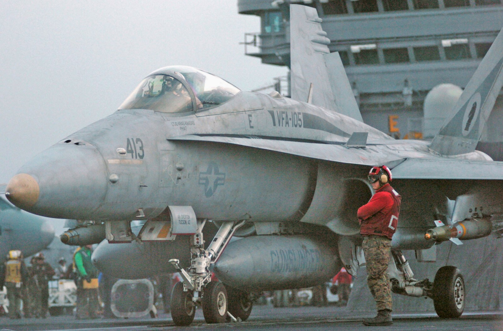 vfa-105 gunslingers strike fighter squadron f/a-18c hornet cvw-3 cvn-75 uss harry s. truman 2004 35