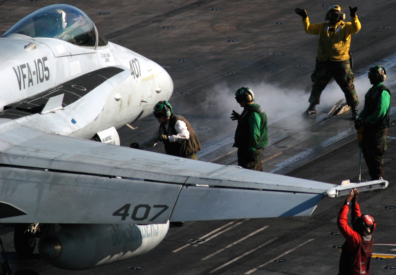 vfa-105 gunslingers strike fighter squadron f/a-18c hornet cvw-3 cvn-75 uss harry s. truman 37